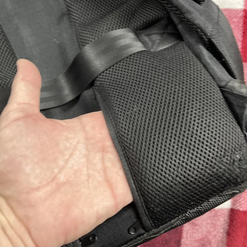 Solgaard Lifepack Backpack Black Anti Theft Laptop Storage No Solar Panel *Flaws